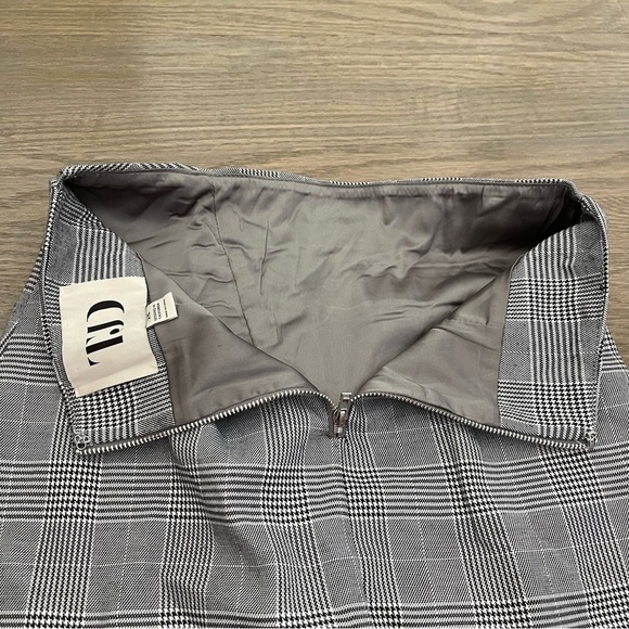 REVOLVE The Jetset Diaries TJD Black & White Ruffle Houndstooth Mini Skirt - Picture 8 of 9